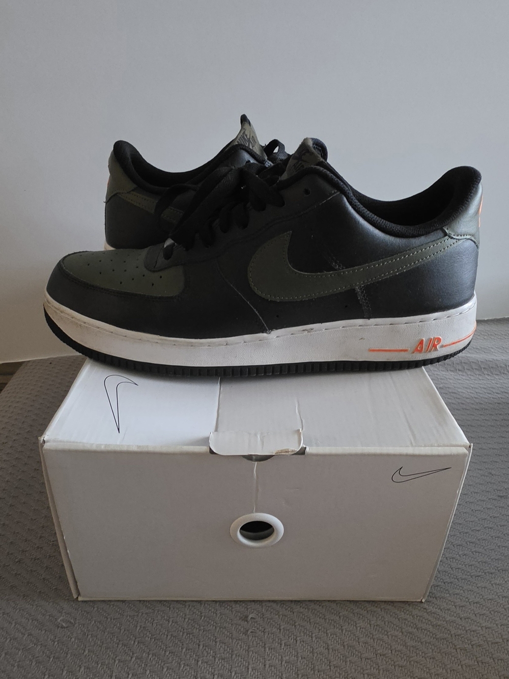 Nike Men's Air Force 1 Low Top Sneakers in Black/Olive